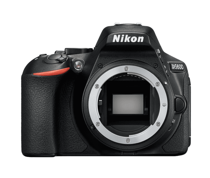 Nikon D5600 m/18-55mm VR + AF-P 70-300mm VR